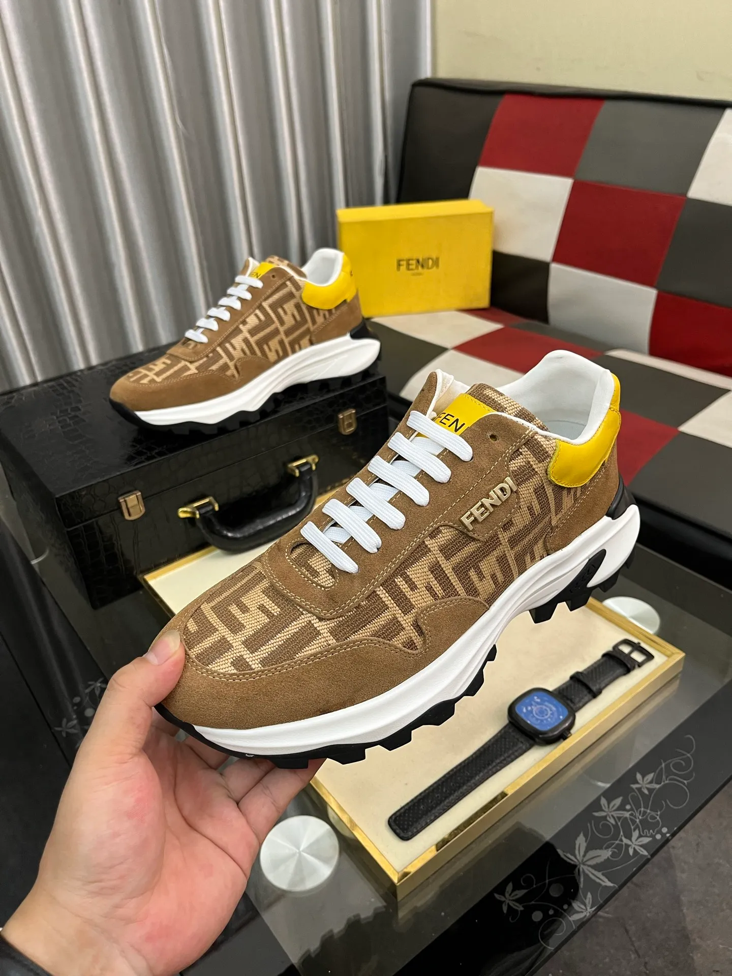 Men's Men's Shoes💰458⌚️⌚️[FENDI] Fendi's classic and comfortable men's, this complex sneaker is made of soft calfskin➕genuine leather lining➕original ultra-light rubber material with rough outsole. This unique light style is suitable for the casual and refined sensibility of this season. It is comfortable and natural on the feet. It is an everyday style for casual travel in autumn and winter! 38−443️⃣colors available